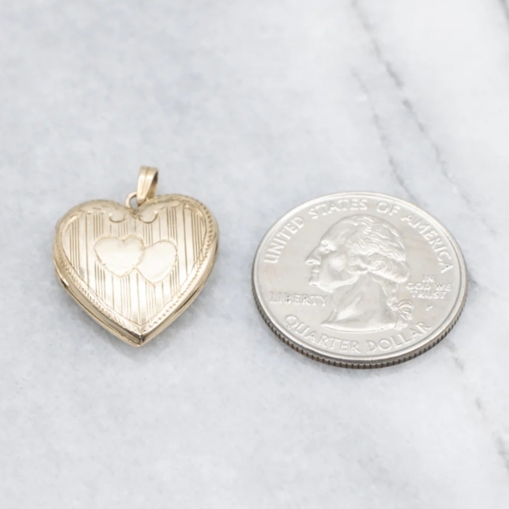 Heart Shaped Engraved Yellow Gold Vintage Locket 10k - Picture 4 of 7
